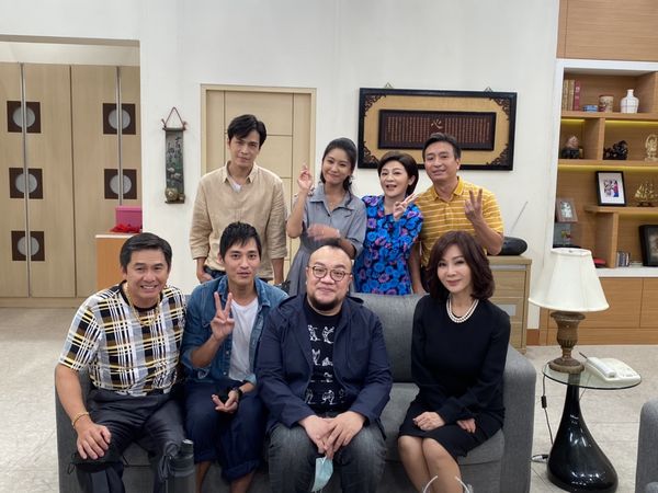 ▲▼導演葉天倫及藍正龍，進棚探班八點檔《黃金歲月》。（圖／民視提供）
