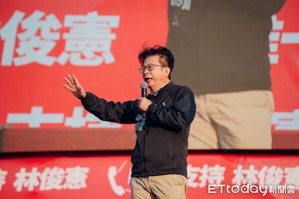 ▲林俊憲於新營舉辦大型造勢活動，現場湧入破萬名溪北鄉親力挺，展現強勁基層動能。（記者林東良翻攝，下同）
