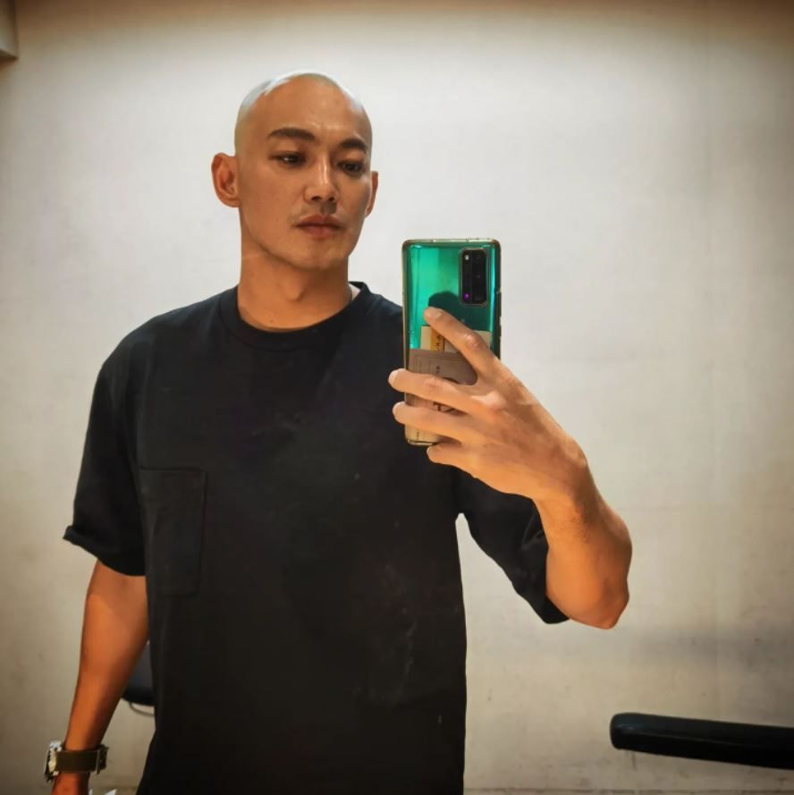▲威廉為了新作品,首次挑戰剃光頭。(圖/翻攝自Instagram/liaowilliam)