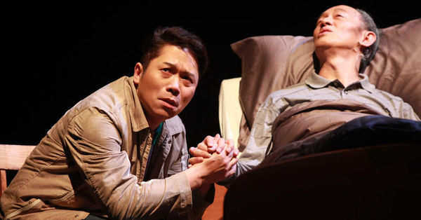 ▲卜學亮《最後14堂星期二的課》一演就是十二年,參與果陀三十五周年經典劇作《淡水小鎮》演出愛家父親 。(圖/果陀劇場提供)