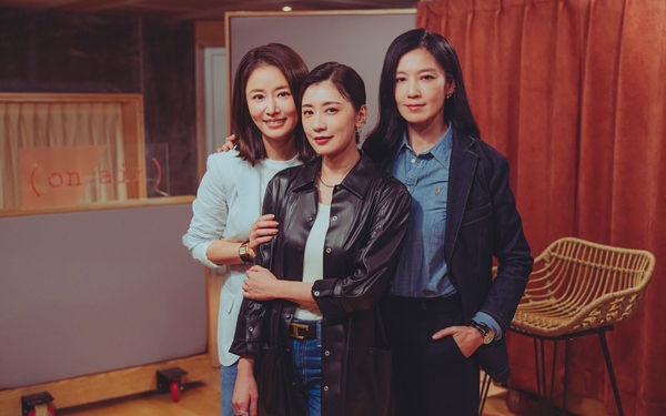 ▲《此時此刻》華麗卡司集結林心如、賈靜雯及林熙蕾共同出演。小S徐熙娣相隔十年回台劇。（圖／Netflix提供）
