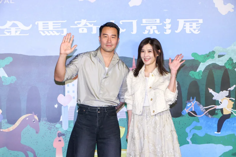 蘇慧倫(右)、張孝全出席「欠妳的那場婚禮」首映會。記者沈昱嘉／攝影