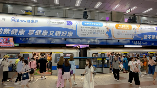 業配 04月家外廣告成功案例。（圖／記者謝婷婷攝）