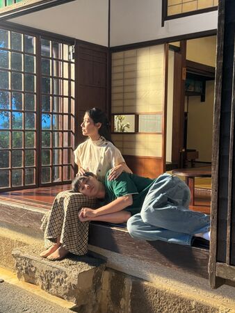 ▲施柏宇在《立入禁止》中與媽媽田中千繪感情很好，並和邱偲琹一起扮演高中生。（圖／飛行圓影業）