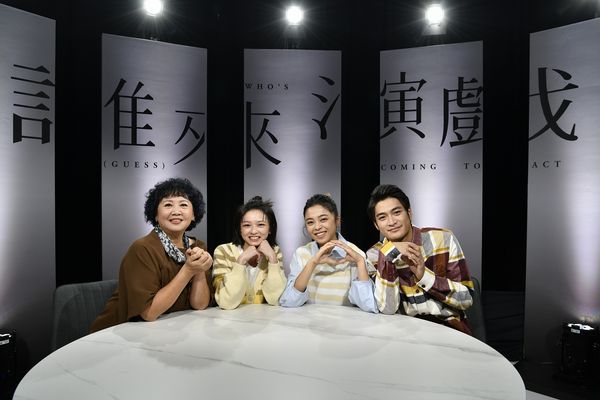 ▲▼李夢苡樺(右起)、陳姸霏及潘綱大(左一)三位新生代演員，皆曾入圍金馬獎，演技不容忽視，左二為節目主持人王琄。（圖／鏡電視提供）