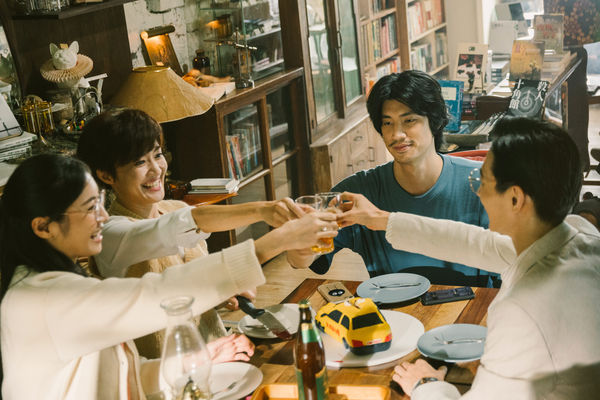 ▲《茁劇場：滴水的推理書屋》由林映彤、羅宏正、黃河主演，李沐飾演檢察事務官。左二為陳婉婷（圖／MyVideo提供）