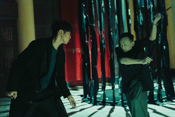 ▲柯震東除了需要在腦中補畫面，還得和真實演員對打。（圖／Netflix提供）