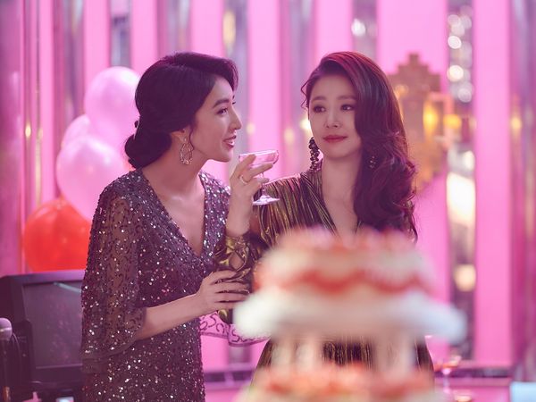 ▲▼林心如與楊謹華在《華燈初上》中飾演酒店媽媽桑。（圖／Netflix提供）