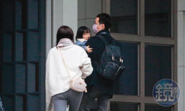 【獨家】【星CP當網紅】歐陽妮妮獨淋雨 夏如芝、張捷傘下曬幸福