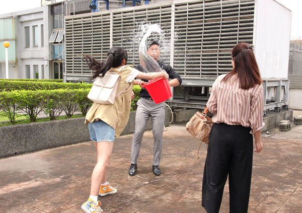 ▲▼邱琦雯不甘女兒受委曲找渣男友對質,何蓓蓓出手替好姊妹教訓渣男 。(圖/台視提供)