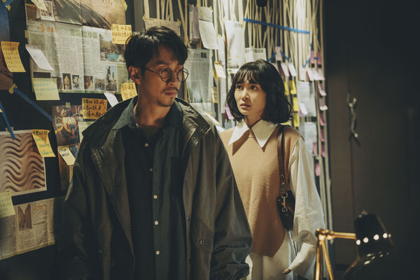 ▲▼李亦捷《2049》變身跟蹤狂緊盯陳漢典 懷疑老公出軌的「內心小劇場」吸女性共鳴。（圖／瀚草影視提供）