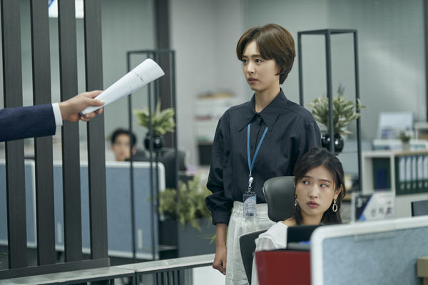 ▲▼淺規則都在這！《較量人生》刻畫上班族心機職場。（圖／Disney+提供）