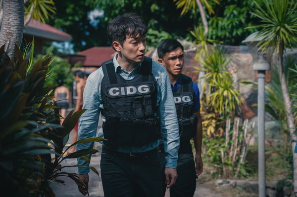 ▲孫錫久飾演警察,為了貼近現實感,私下常去找警察聊天。(圖/Disney+提供)