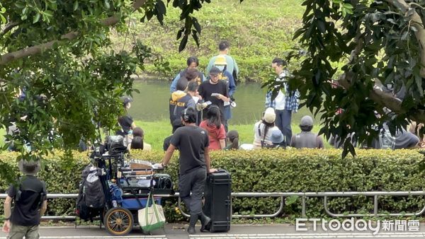 ▲▼ 鄭伊健台灣拍戲 。(圖/讀者提供)