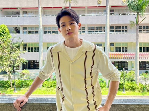 ▲寇家瑞暴瘦6公斤演出《我的老師首部曲-燈水母的秘密》男主角陳諾老師,與林樹橋導演(右)、林書婷製作人(左)合照慶祝殺青。(圖/寇家瑞提供)