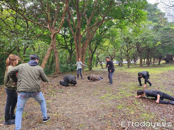 ▲Gino拍打戲出意外　傷勢「右手抬不起來」。（圖／孫德榮經紀人提供）