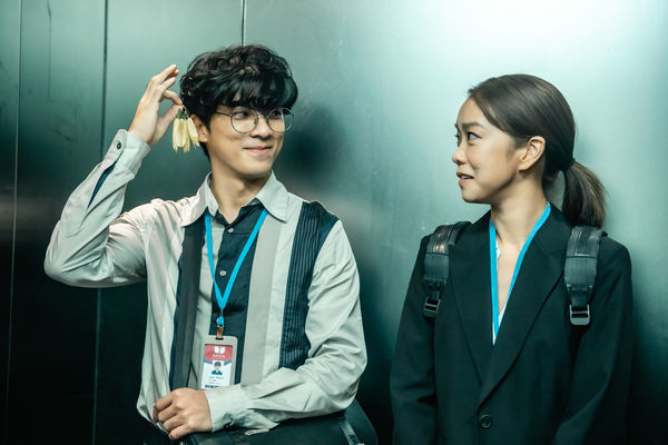 ▲▼Netflix《她和她的她》 許瑋甯主管職遭吳慷仁空降截胡 想跳槽卻因未婚遭高層打槍             。（圖／Netflix）