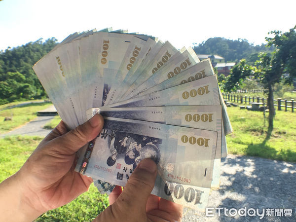 (重傳Logo)▲▼金融,投資,鈔票,1000元,消費,台幣,年終,年終獎金,獎金,新台幣,錢,財富。(示意圖/ETtoday資料照)