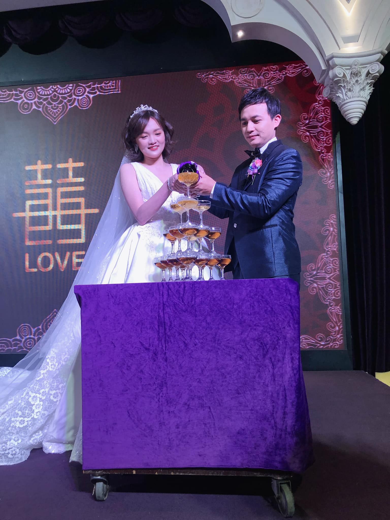 ▲資深主持人喪妻7年淡出演藝圈！　「小兒子結婚現場」曝光72歲近況。（圖／翻攝自Facebook／周嘉麗）