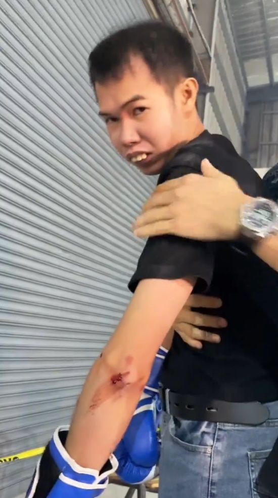 ▲連千毅拱鄧佳華PK吃屎哥! 互槓3年失控扭打爆血「被逼吃大便」。(圖/翻攝自Facebook/連千毅)