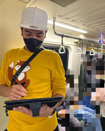 ▲王傳一搭捷運下錯站。（圖／翻攝自王傳一臉書）