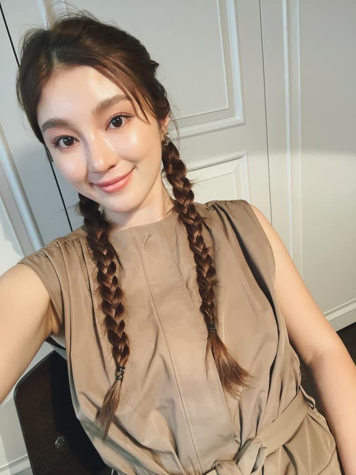 ▲陳泱瑾親自帶8歲女兒打耳洞！（圖／翻攝自Facebook／Gracetw 陳泱瑾）