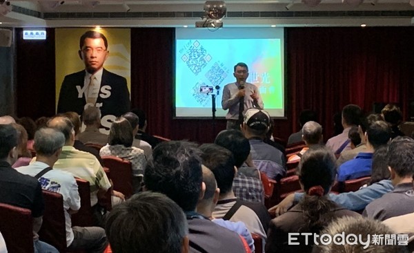 ▲新黨總統參選人楊世光19日舉辦桃園連署見面會，楊世光向粉絲說明參選理念。（圖／記者沈繼昌攝）
