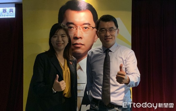 ▲新黨總統參選人楊世光、副總統參選人陳麗玲19日表達團結理念。（圖／記者沈繼昌攝）