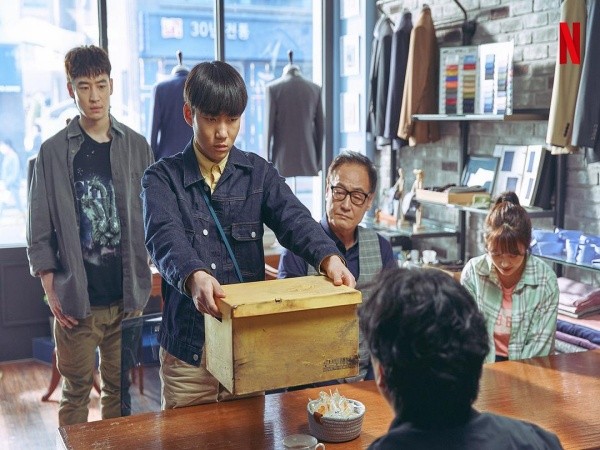 ▲▼我是遺物整理師 劇照。(圖/翻攝自Netflix) ▲▼我是遺物整理師 劇照。(圖/翻攝自Netflix)