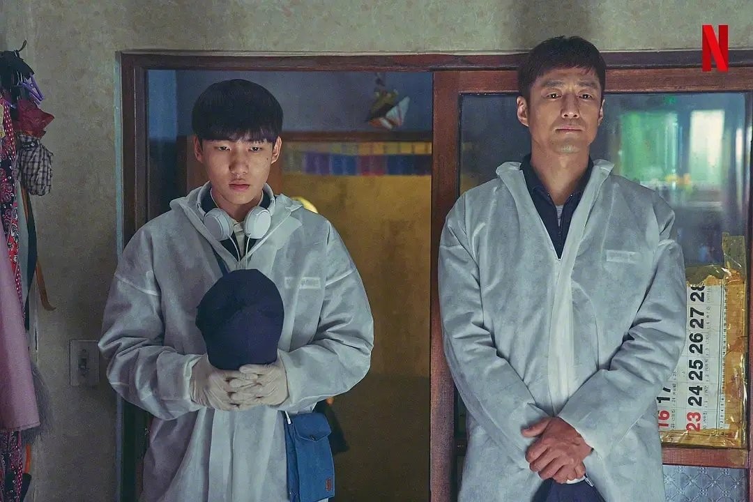 ▲▼我是遺物整理師 劇照。(圖/翻攝自Netflix) ▲▼我是遺物整理師 劇照。(圖/翻攝自Netflix)