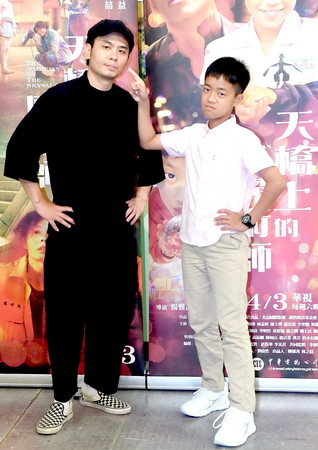 ▲▼天橋上的魔術師-楊大天與李奕樵 。(圖/華視提供) ▲▼天橋上的魔術師-楊大天與李奕樵 。(圖/華視提供)
