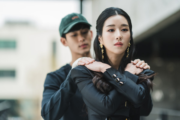 ▲雖然是精神病但沒關係,金秀賢,徐睿知。（圖／Netflix提供）