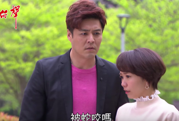 ▲▼何依霈《炮仔聲》差點被蛇咬 。(圖/翻攝自Facebook/何依霈) ▲▼何依霈《炮仔聲》差點被蛇咬 。(圖/翻攝自Facebook/何依霈)