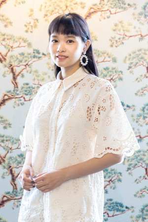 ▲▼四樓的天堂,謝盈萱、丁寧、王真琳 抽看診號碼牌 喊話黃秋生推拿開業看診。(圖/公視提供)