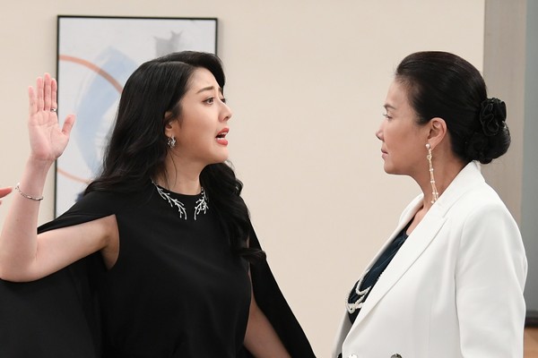 ▲▼天之驕女 韓瑜打巴掌 。(圖/三立提供) ▲▼天之驕女 韓瑜打巴掌 。(圖/三立提供)