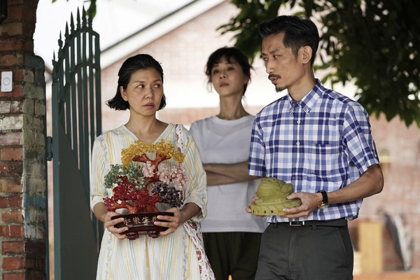 ▲▼ 于子育和陳竹昇在《俗女2》飾演夫妻。(圖/華視 CATCHPLAY提供) ▲▼ 于子育和陳竹昇在《俗女2》飾演夫妻。(圖/華視 CATCHPLAY提供)