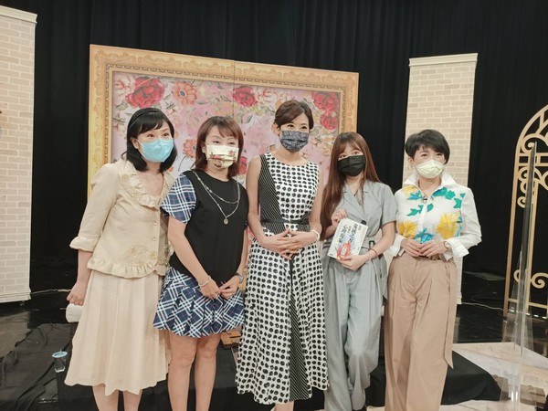 ▲▼退出演藝圈專心直播帶貨事業的佩真,認了未婚生兩子 。(圖/萬鴻經紀提供) ▲▼退出演藝圈專心直播帶貨事業的佩真,認了未婚生兩子 。(圖/萬鴻經紀提供)
