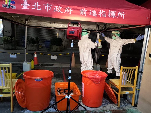 ▲▼台北霞海城隍廟捐贈台北市消防局1100件「C級防護衣」。（圖／Facebook／台北霞海城隍廟）