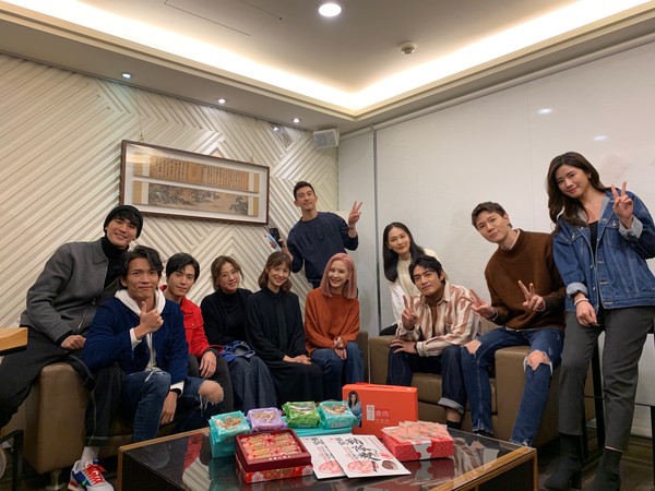 ▲▼ 涂善存(左起)、唐振剛、林予晞、趙岱新、修杰楷、黃尚禾在直播後開心合照 。(圖/TVBS提供) ▲▼ 涂善存(左起)、唐振剛、林予晞、趙岱新、修杰楷、黃尚禾在直播後開心合照 。(圖/TVBS提供)