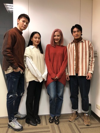 ▲▼ 涂善存(左起)、唐振剛、林予晞、趙岱新、修杰楷、黃尚禾在直播後開心合照 。(圖/TVBS提供) ▲▼ 涂善存(左起)、唐振剛、林予晞、趙岱新、修杰楷、黃尚禾在直播後開心合照 。(圖/TVBS提供)