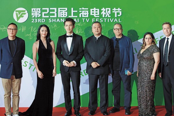陳文貴(右起)與中國導演毛衛寧、演員鍾漢良、姚晨共同擔任今年上海電視節評審。(東方IC)