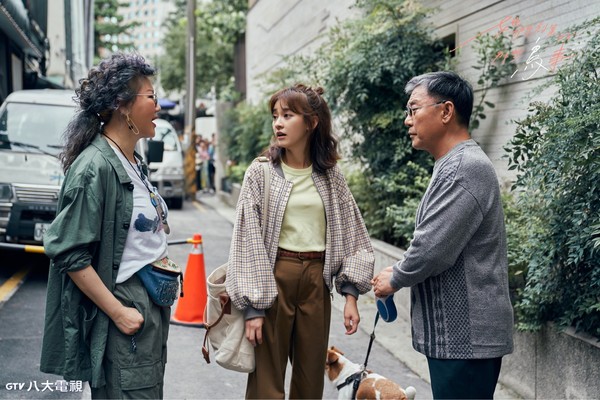 ▲▼方志友《她們創業的那些鳥事》耍大牌,藍心湄刷廁所 。(圖/八大提供) ▲▼方志友《她們創業的那些鳥事》耍大牌,藍心湄刷廁所 。(圖/八大提供)