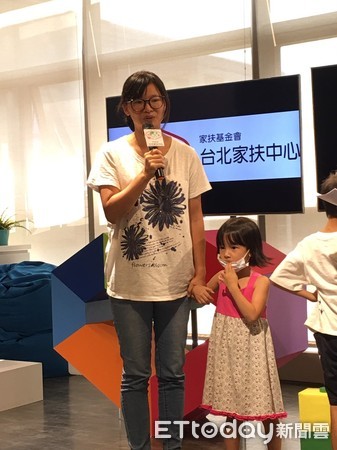 ▲▼       小傑媽媽分享與孩子重新團聚辛苦的歷程以及家扶給予的幫助      。（圖／台北家扶中心提供）