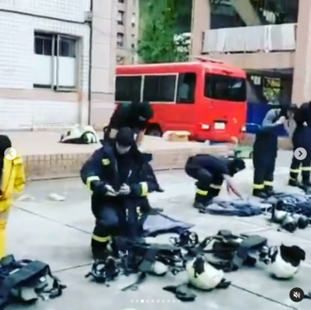 ▲《火神的眼淚》劇組練習80秒著裝。(圖/翻攝自林柏宏IG) ▲《火神的眼淚》劇組練習80秒著裝。(圖/翻攝自林柏宏IG)