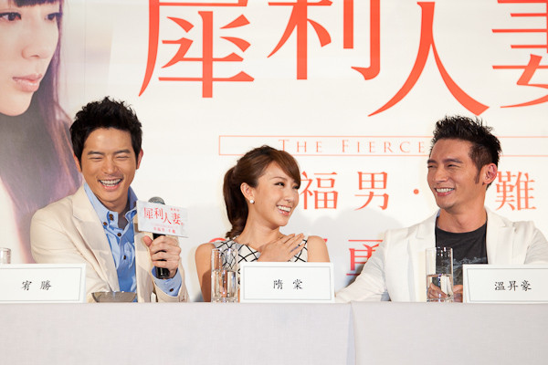 王珮華、王仁里,演員隋棠、溫昇豪、宥勝、朱芯儀、李沛旭、蔡昌憲、大元、蔡淑臻、小小彬 《犀利人妻最終回:幸福男.不難》見面會 (圖記者徐文彬/攝)