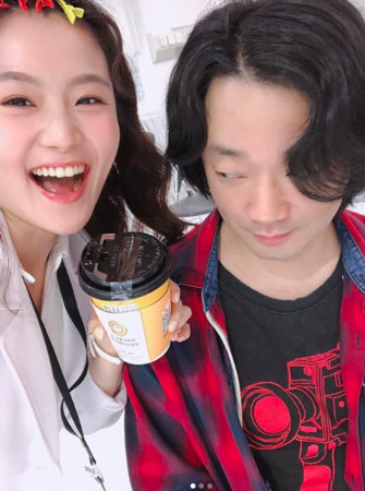▲▼ 陳謙文接楊小黎下班 。(圖/翻攝自Instagram/candyyang116) ▲▼ 陳謙文接楊小黎下班 。(圖/翻攝自Instagram/candyyang116)