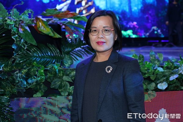 ▲▼聲林之王3開播記者會11/12盛大舉行,東森集團總裁王令麟、資深製作人王偉忠、ETtoday新聞雲總經理陳安祥、ETtoday社長陳國君、客委會藝文傳播處處長廖美玲、飛行導師余澄慶、LALA徐佳瑩以及主持人LULU黃路梓茵出席。(圖/記者湯興漢攝)