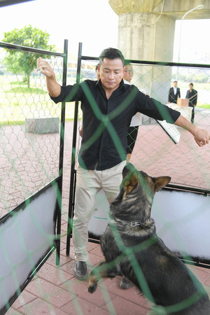 ▲▼ 江宏恩被狗咬傷            。（圖／三立提供）