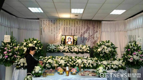 ▲黃少祺送別導演好友。(圖/經紀公司提供)