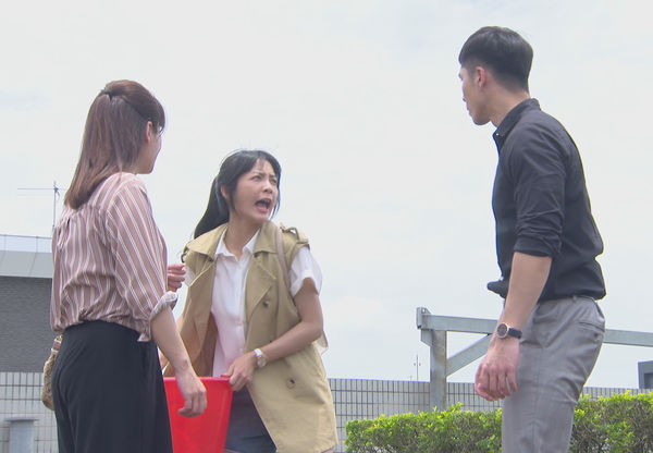 ▲▼邱琦雯不甘女兒受委曲找渣男友對質,何蓓蓓出手替好姊妹教訓渣男 。(圖/台視提供)